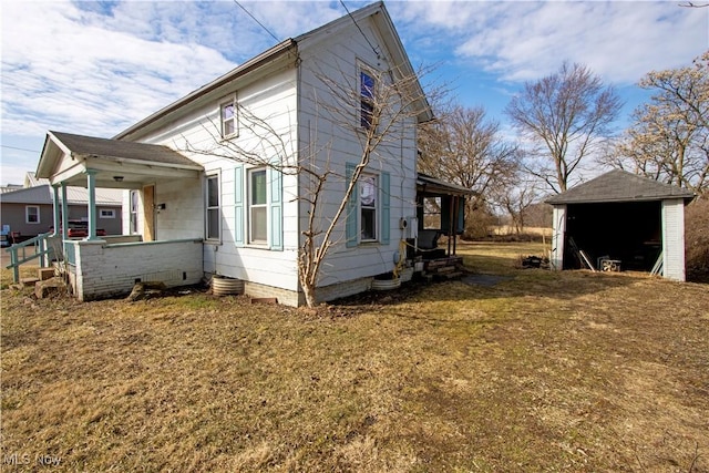 view of side of property featuring an outdoor structure