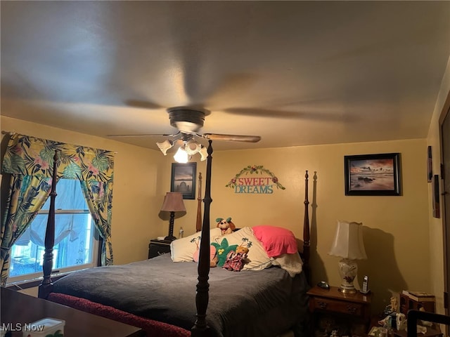 bedroom with ceiling fan