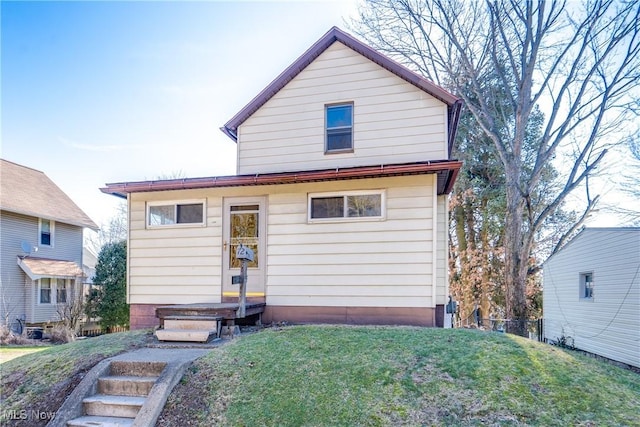 back of house featuring a yard