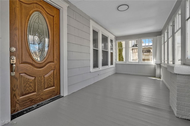 property entrance featuring a porch