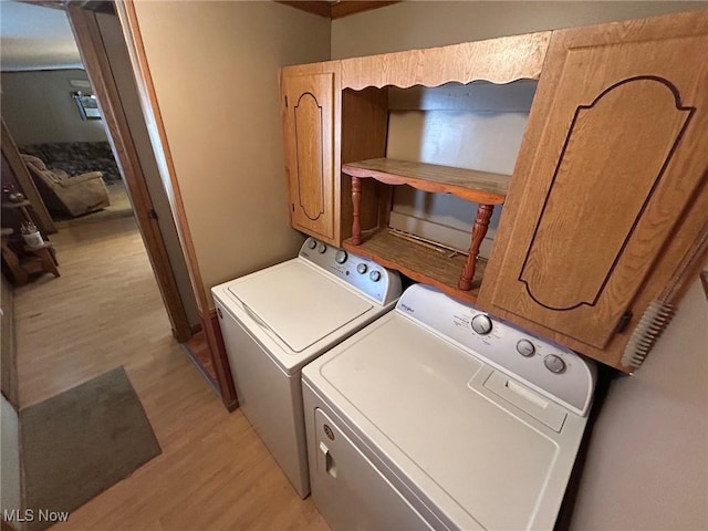 laundry area with laundry area, light wood-style flooring, and independent washer and dryer