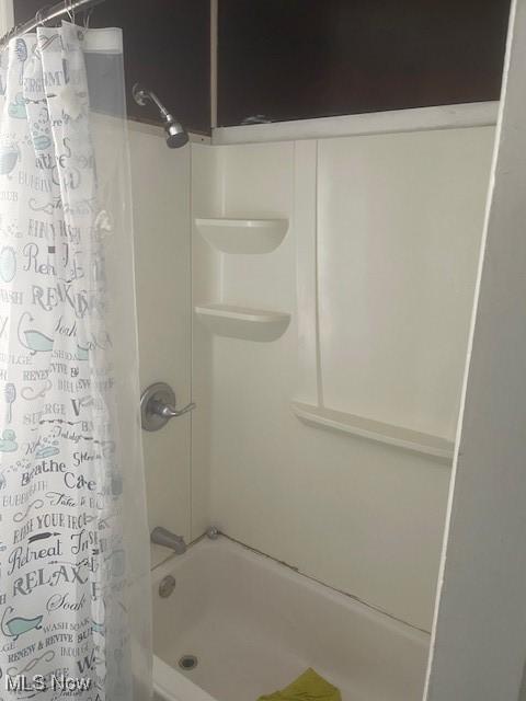 full bathroom featuring shower / tub combo with curtain