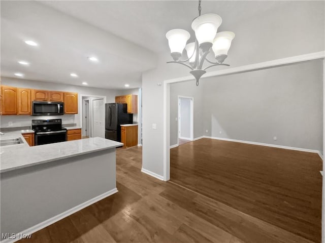 kitchen with baseboards, dark wood finished floors, recessed lighting, black appliances, and a sink