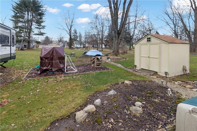 view of yard featuring an outdoor structure and a shed