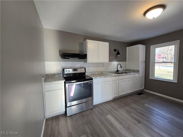 kitchen featuring stainless steel electric stove, dark wood-style flooring, a sink, white cabinets, and under cabinet range hood