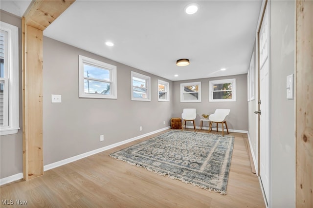 living area featuring recessed lighting, light wood-style flooring, and baseboards