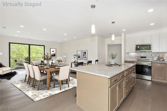 27500 Cedar Rd Unit 804, Beachwood, OH 44122 - kitchen with stainless steel appliances, open floor plan, dark wood-style floors, a kitchen island, and recessed lighting