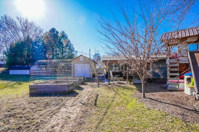 view of yard featuring an outbuilding and a garden