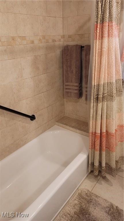 bathroom featuring shower / tub combo with curtain