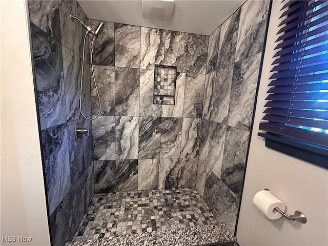 bathroom featuring tiled shower