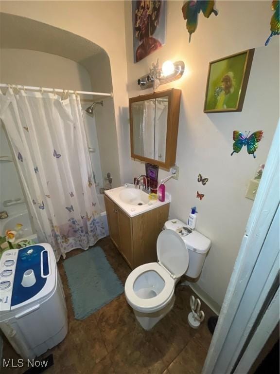 full bath with tile patterned flooring, toilet, vanity, and shower / bath combo