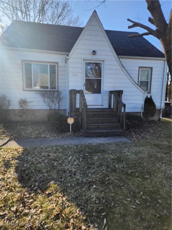 bungalow featuring entry steps