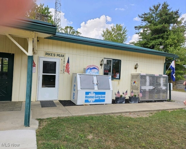 view of home's exterior