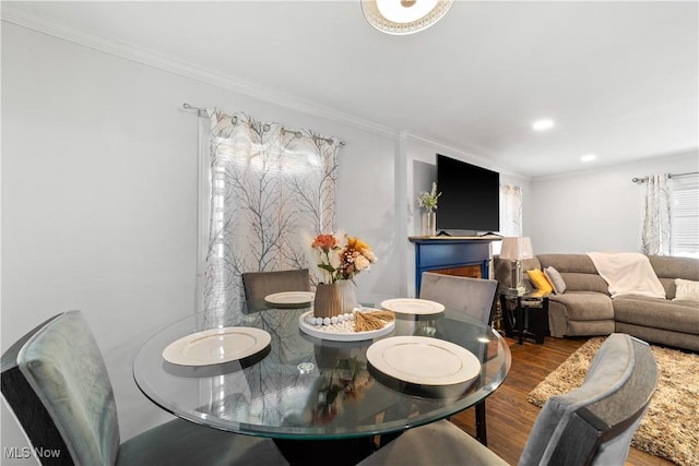 dining space featuring crown molding, recessed lighting, and wood finished floors