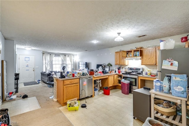 kitchen with under cabinet range hood, open floor plan, light floors, a peninsula, and stainless steel appliances