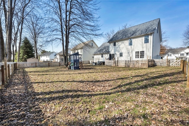 view of yard featuring a fenced backyard