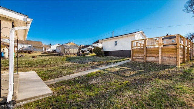 view of yard featuring a residential view