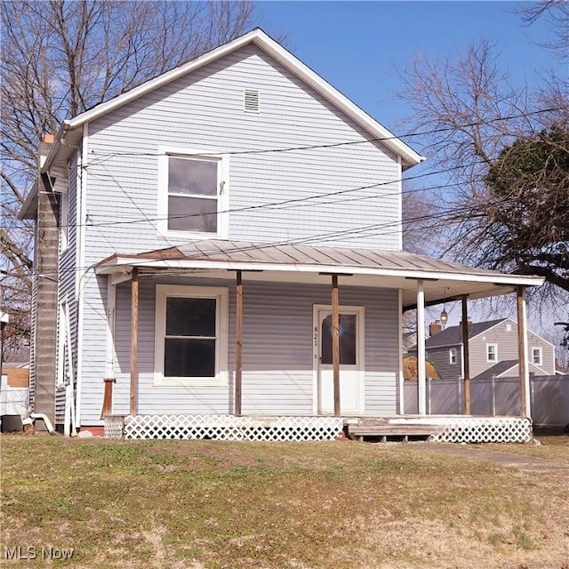 view of front of home featuring a front yard