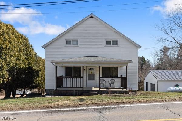 view of front of property featuring a porch