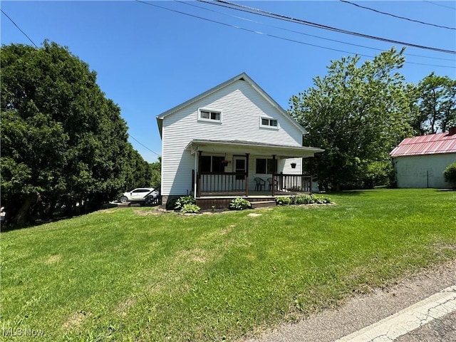 view of front facade with a porch and a front lawn