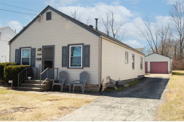 view of front of property featuring an outbuilding and a detached garage