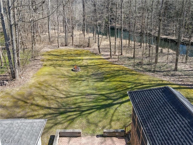 view of yard featuring a water view