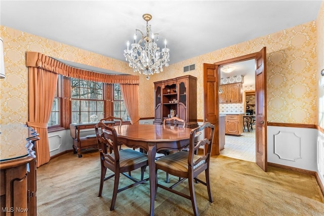 dining area with visible vents, light colored carpet, wallpapered walls, and baseboards