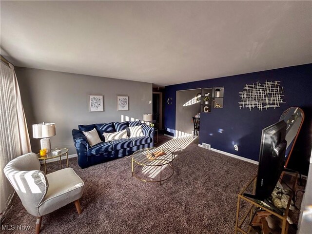 living area with carpet flooring and baseboards