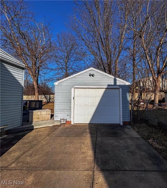 detached garage featuring concrete driveway