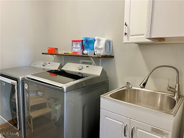 laundry area with a sink, cabinet space, and washing machine and clothes dryer