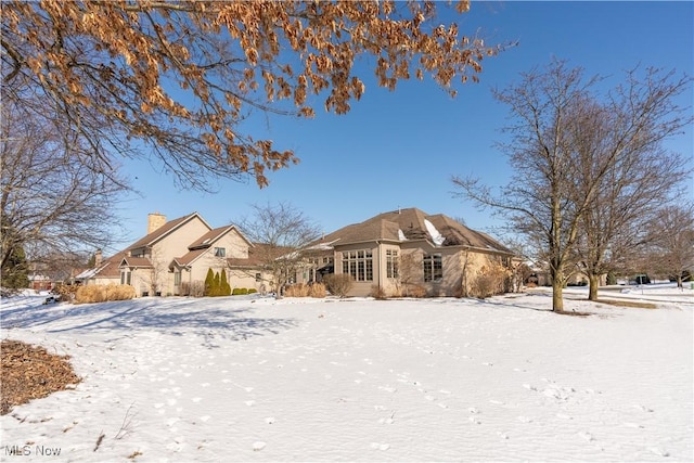 view of front of property