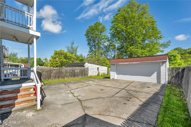 12117 Craven Ave, Cleveland, OH 44105 - detached garage with fence