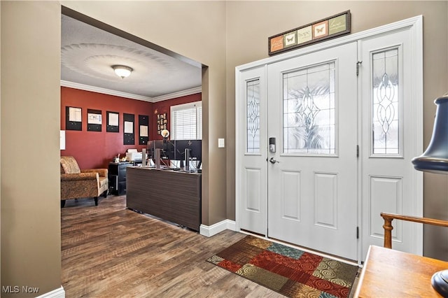 entryway featuring baseboards, dark wood-style floors, and crown molding