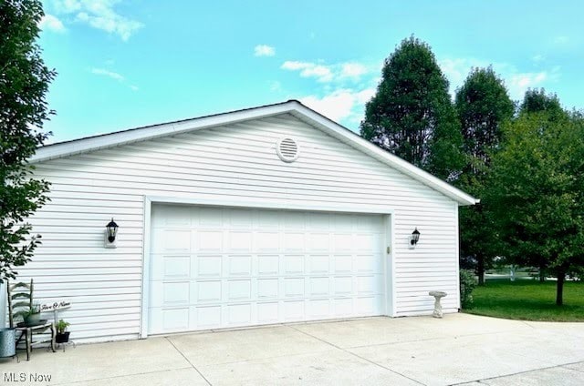 view of detached garage