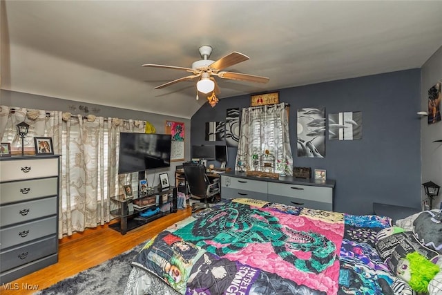 bedroom featuring wood finished floors and a ceiling fan