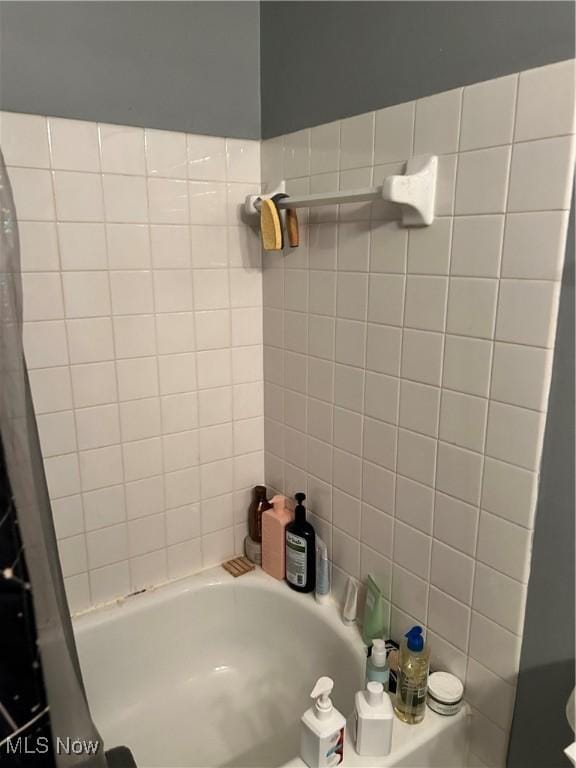 full bathroom with shower / tub combo