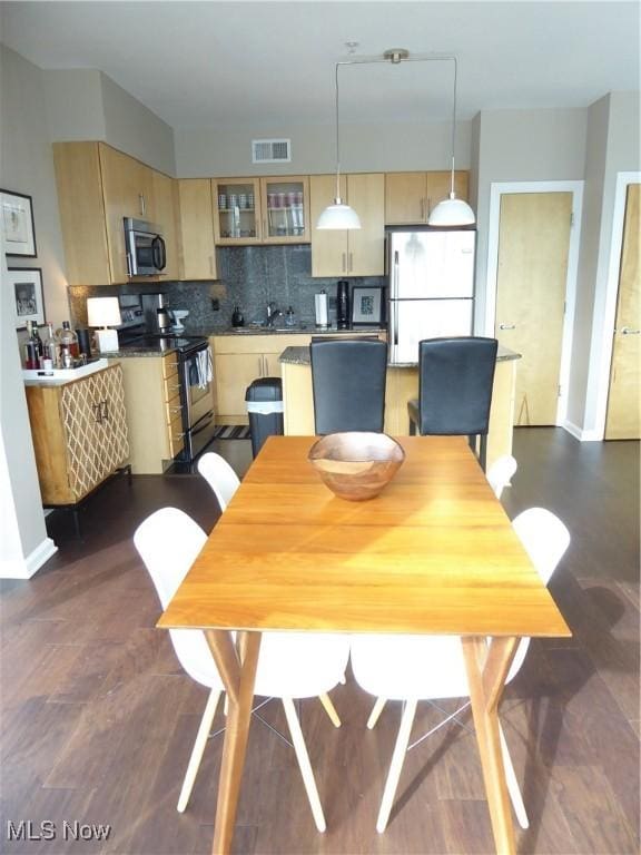 dining space with baseboards and visible vents