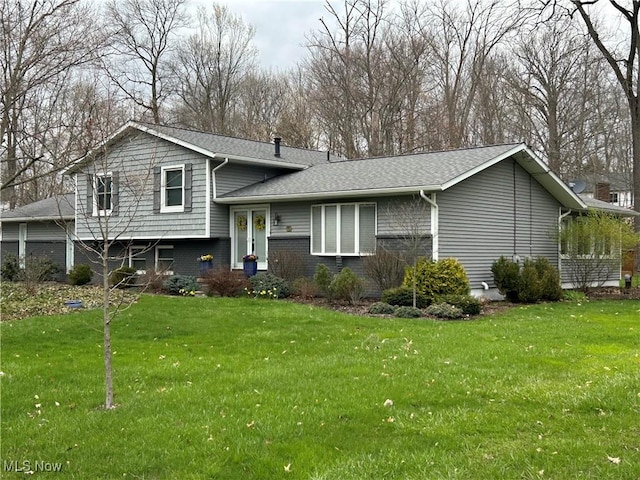 1785 Ashley Dr, Hudson, OH 44236 - tri-level home featuring a front lawn and roof with shingles