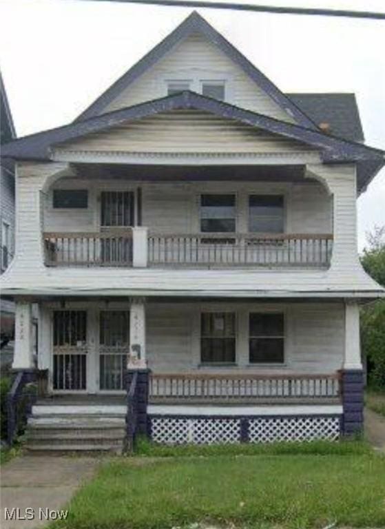 view of front of property featuring a balcony and covered porch