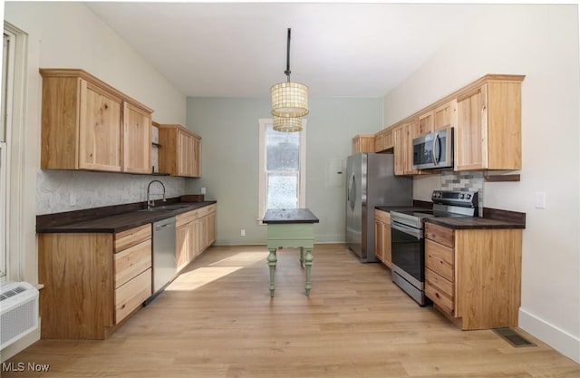 kitchen featuring a sink, stainless steel appliances, tasteful backsplash, and visible vents