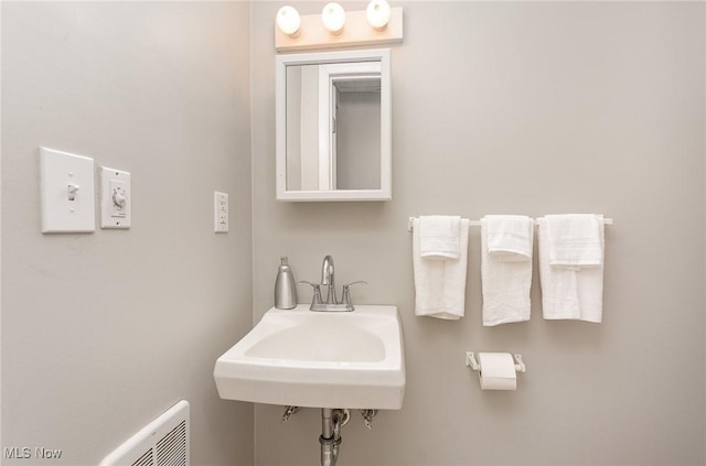 bathroom featuring visible vents and a sink