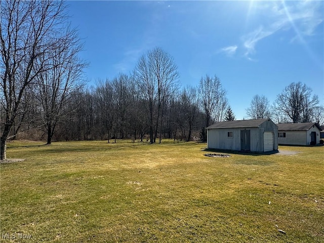 view of yard featuring an outbuilding and a garage