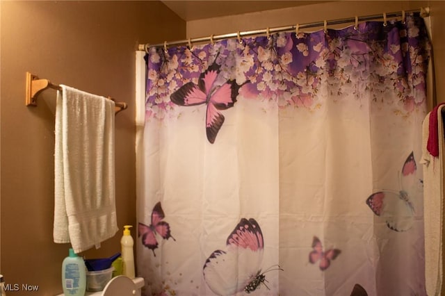 full bath with a shower with curtain