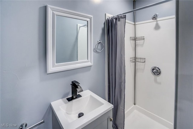 full bathroom featuring vanity and a shower with curtain