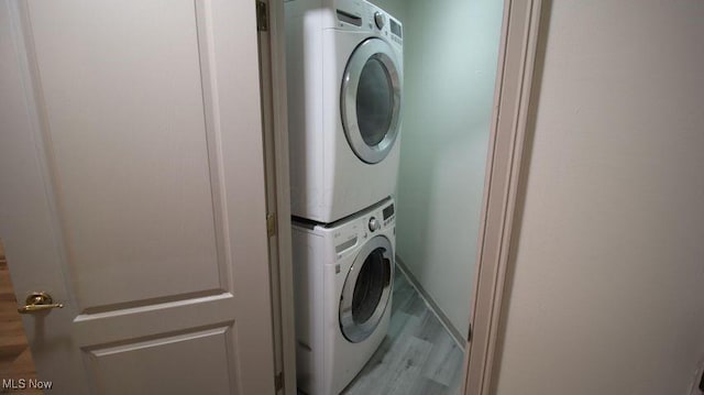 355 Village Pointe Dr Unit 1-A, Akron, OH 44313 - clothes washing area featuring wood finished floors, laundry area, and stacked washing maching and dryer