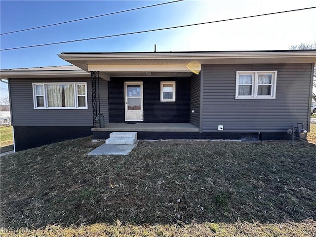 view of front of home featuring a porch and a front lawn