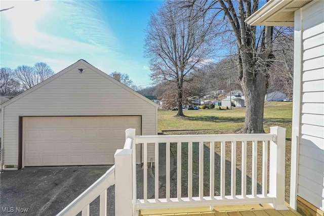 view of detached garage