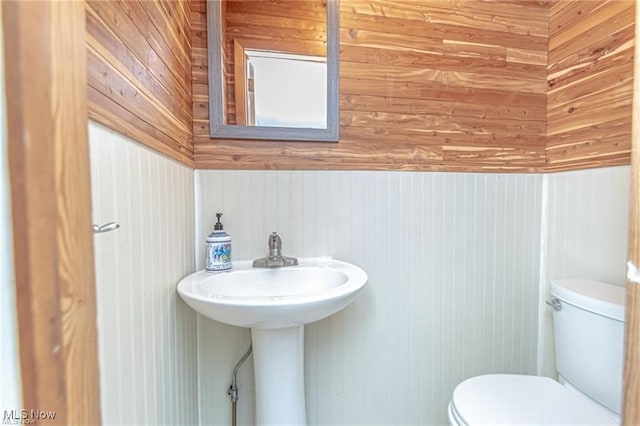 3164 Old Weymouth Rd, Medina, OH 44256 - bathroom with toilet and wood walls