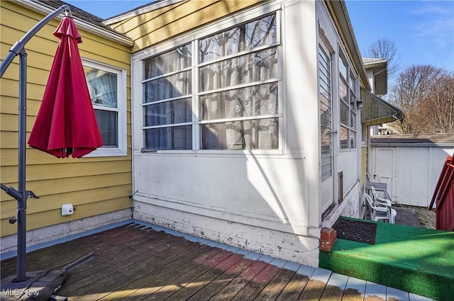 view of side of property with a storage unit and an outdoor structure