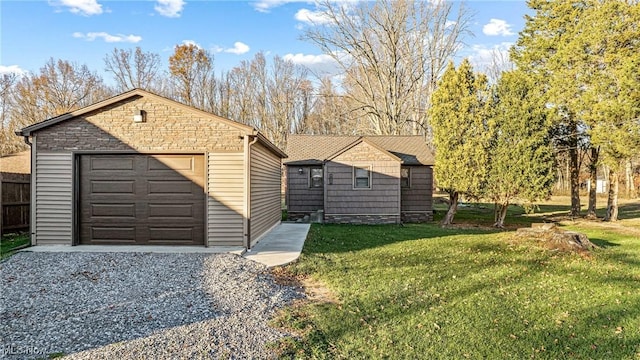 view of front of home featuring an outbuilding, a front lawn, gravel driveway, and a garage